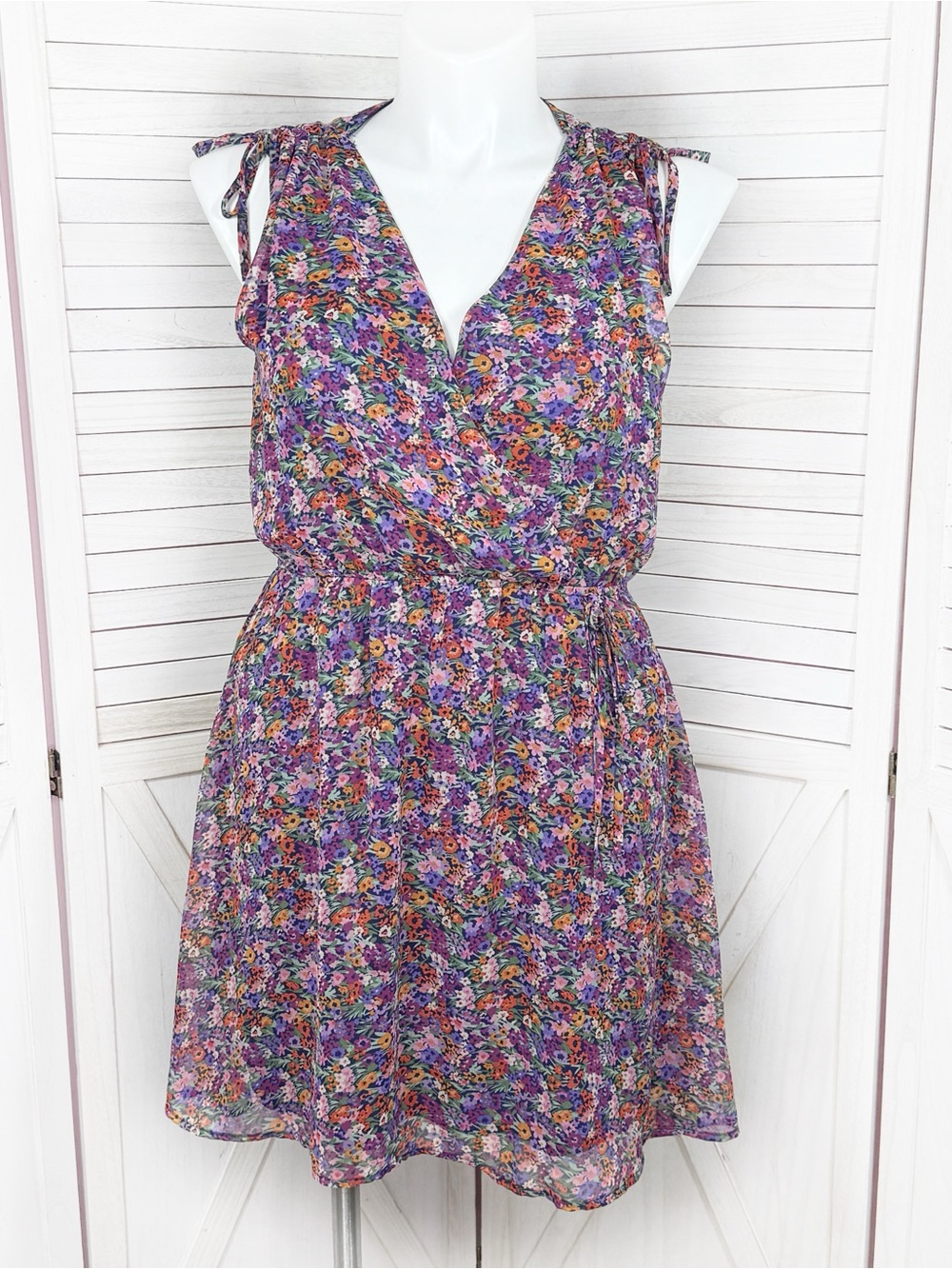 Gilli Ditsy Floral V Neck Mini Dress Multicolor Large Sleeveless Ruched Cottage